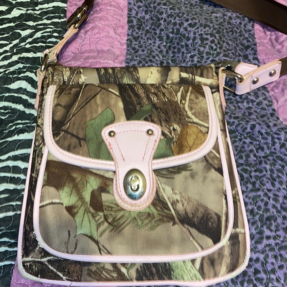 Four pocket cross body purse.